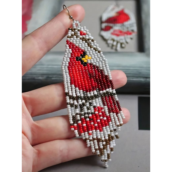 Handmade beaded Cardinal dangle Earrings One - Picture 3 of 3
